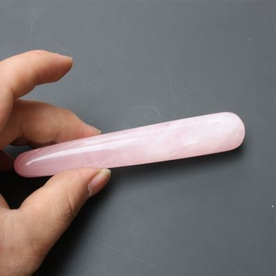 qualità  Acupuncture Pink Crystal Massage Stick Quartz Beauty Body Relaxation Fabbrica